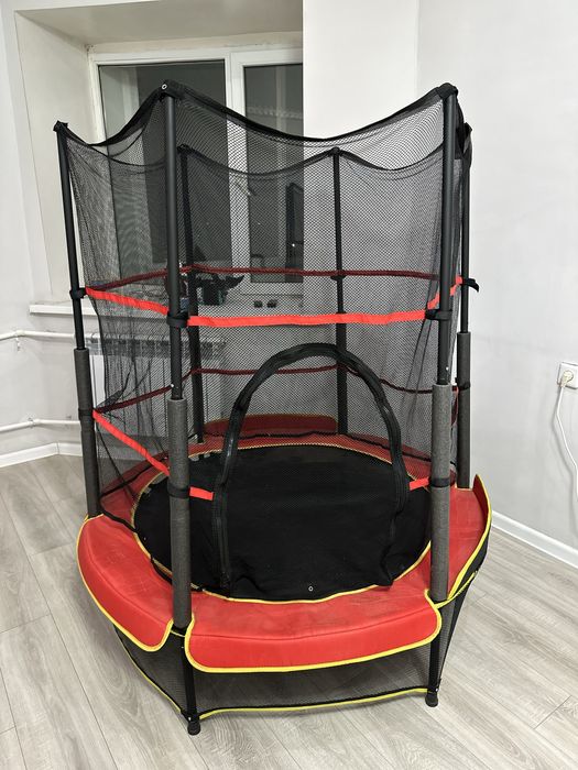 Продаётся детский батут с защитной сеткой