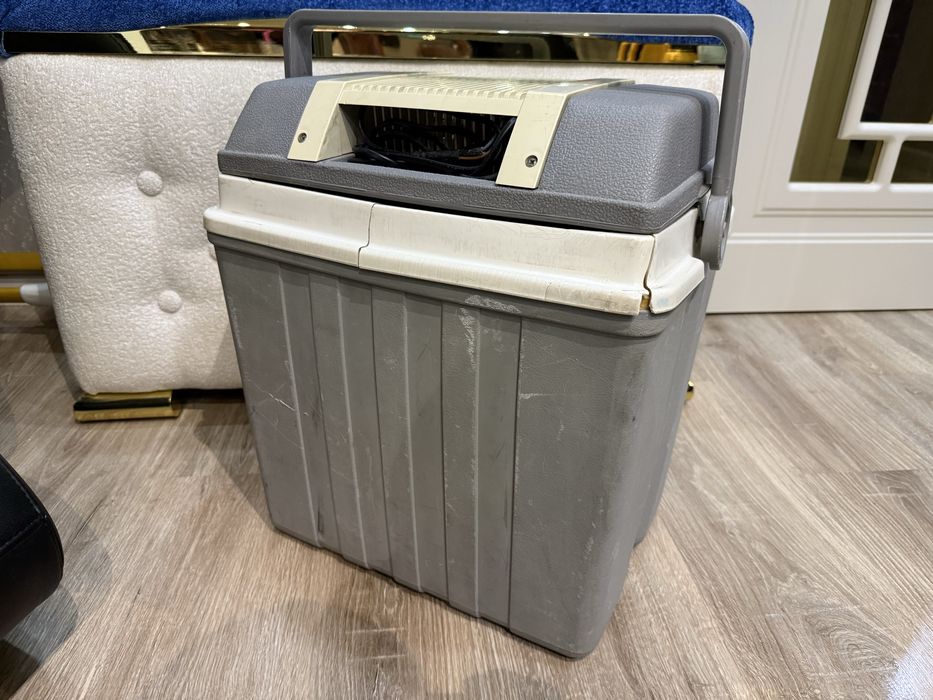 * автохолодильник оригинал Германия б/у в среднем состоянии