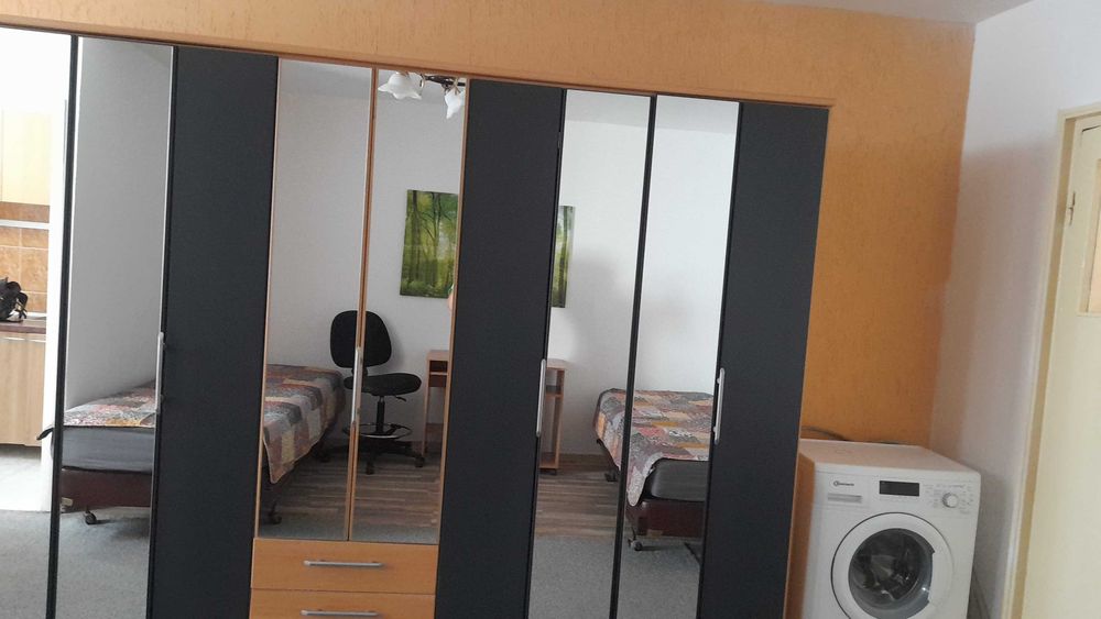 Închiriez garsoniera confort 1