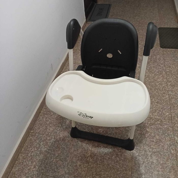 Scaun și masă reglabil pentru bebeluși