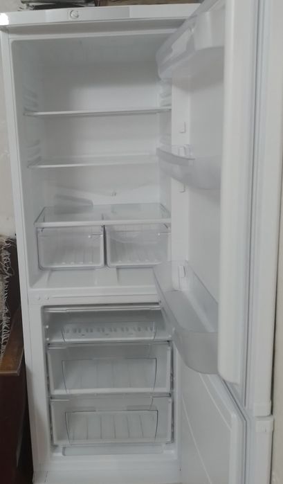 Продам холодильник индезит 100000 тг