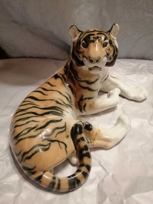 Продам фарфоровые статуэтки..ЛФЗ