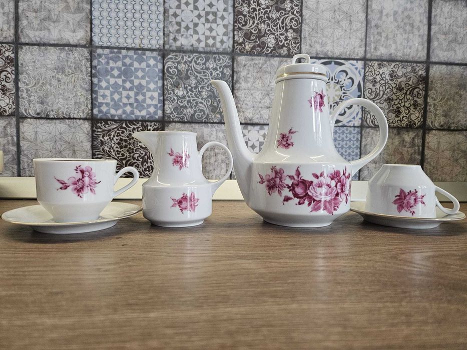 Set elegant cafea (cafetiera, latiera, 2 cesti cu farfurioare)