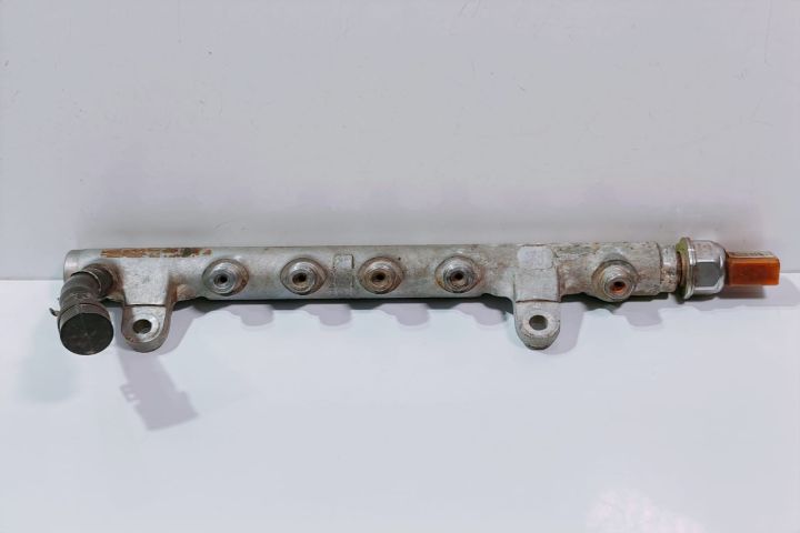 Rampa Injectoare  03L906051 Volkswagen VW Passat B7 seria