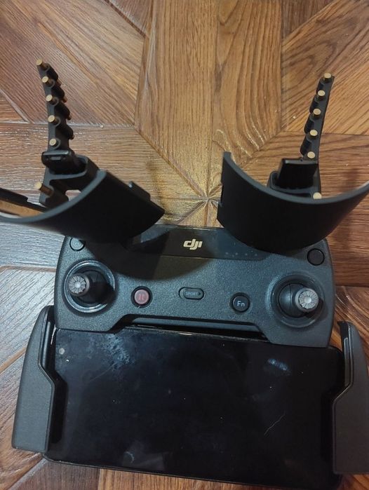 Dji spark със 3 батерии дистанционно и отделни аксесоари