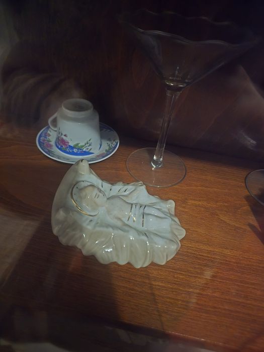 Vând bibelouri vechi