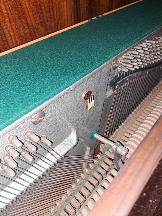 Pianina Belarus plus metronom