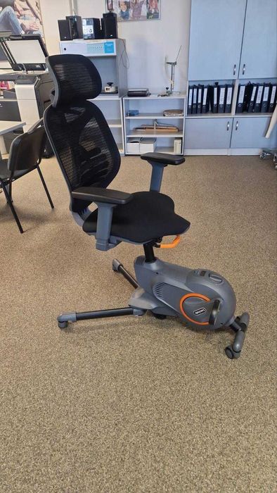 Работен стол с колело за фитнес