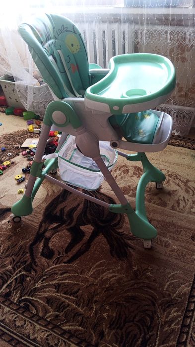 Стульчик для кормления ребенка
