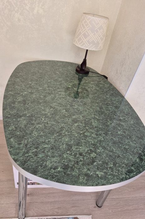 Продам стол кухонный