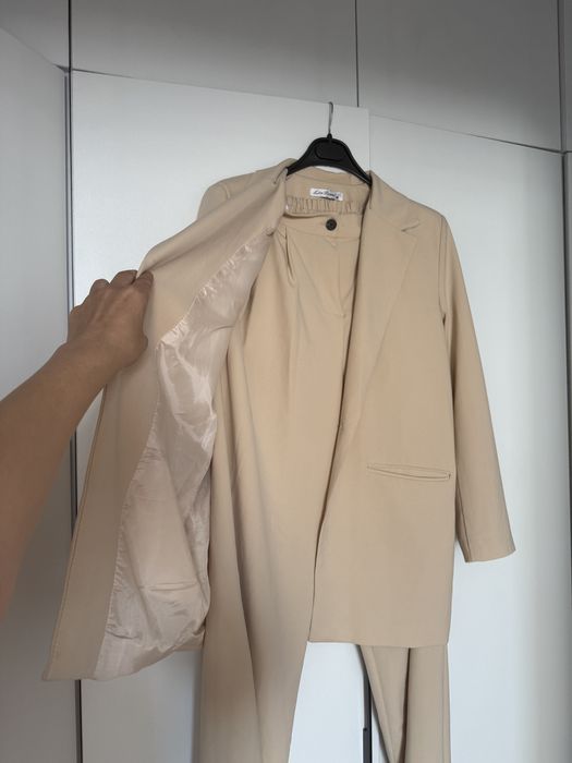 Красивая двойка костюм