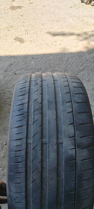 Покрышка  255/35/19