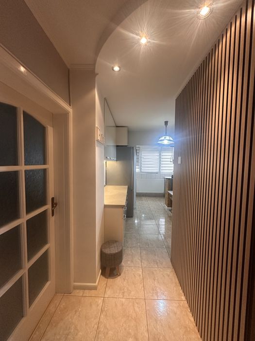 Vand apartament mobilat cu 3 camere, 2 bai, 65 mp, bloc PB, zona Decebal