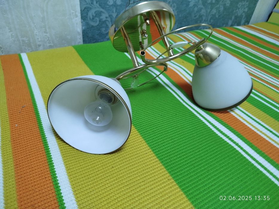 Продам люстры б/у.