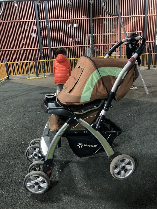 Продам коляску удобная вместительная б/у