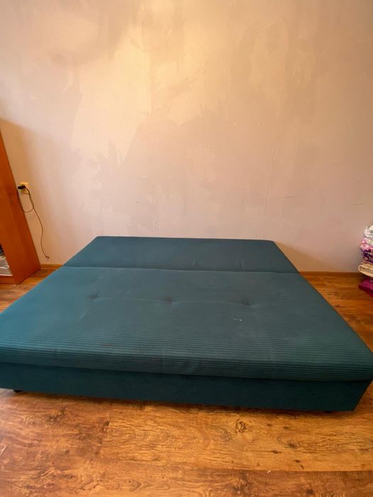 Продам два дивана