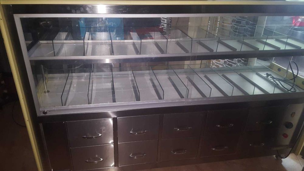 Продавам топла витрина за ядки