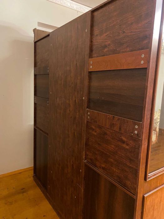 Сервант в хорошем состоянии