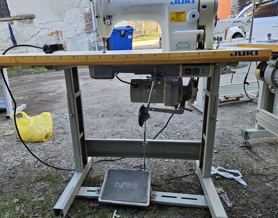 Професионална шевна машина JUKI
