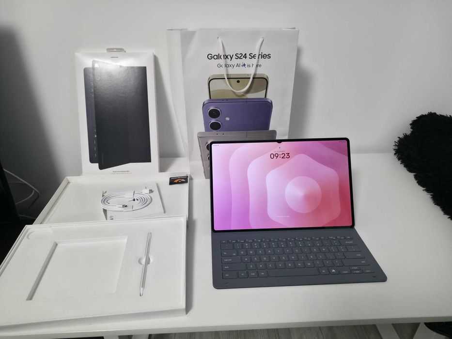 Samsung Galaxy Tab S11 Ultra 5G 12/256GB + Husă Tastatură + S Pen – ca nou, 17 cicluri