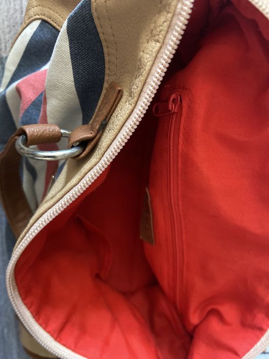 Женская сумка с ремешком