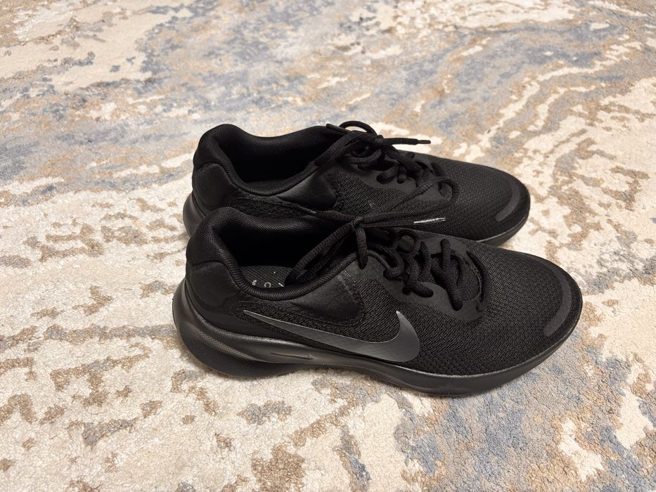 Nike кроссовки черные