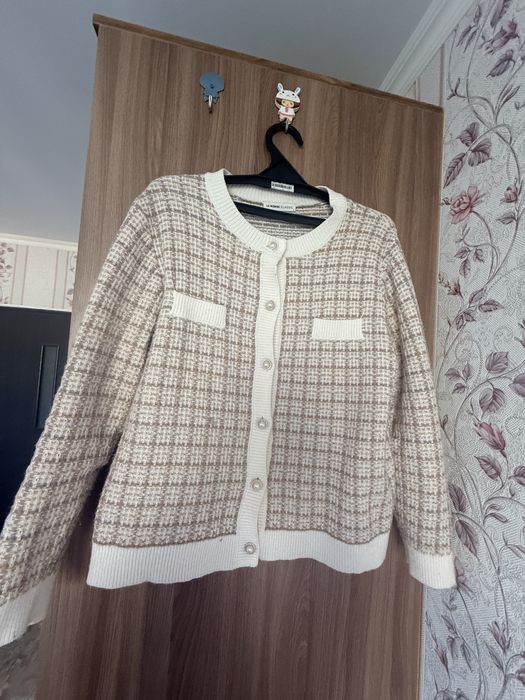 Продаю б/у теплую женскую кофту