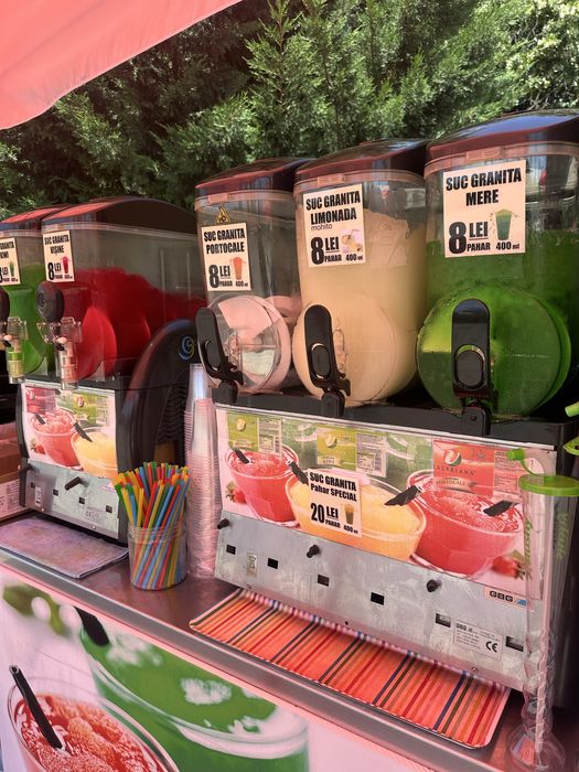 Vand masina de inghetata si aparate pentru suc granita