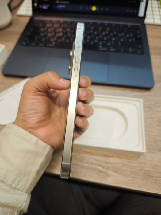 iPhone 16 pro max 256 e-sim