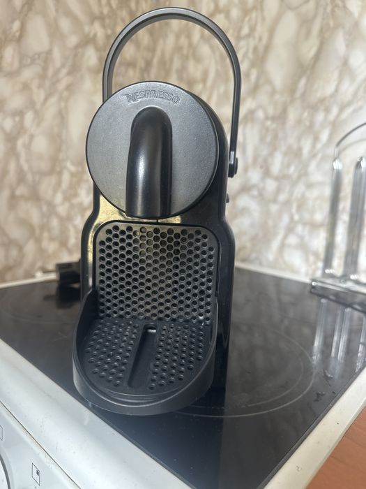Кафемашина Неспресо Инисия / Nespresso Inissia