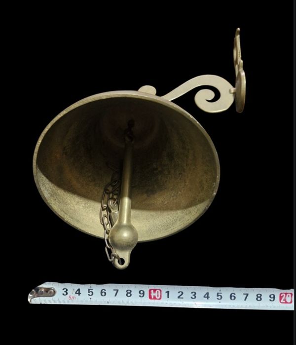 Бронзова Камбана За Врата