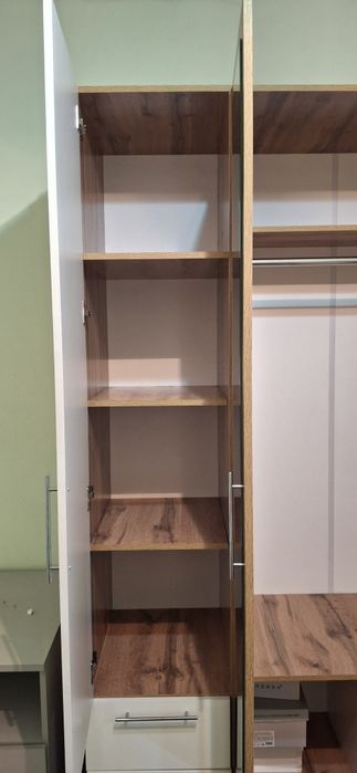 Продаю  шкаф новый