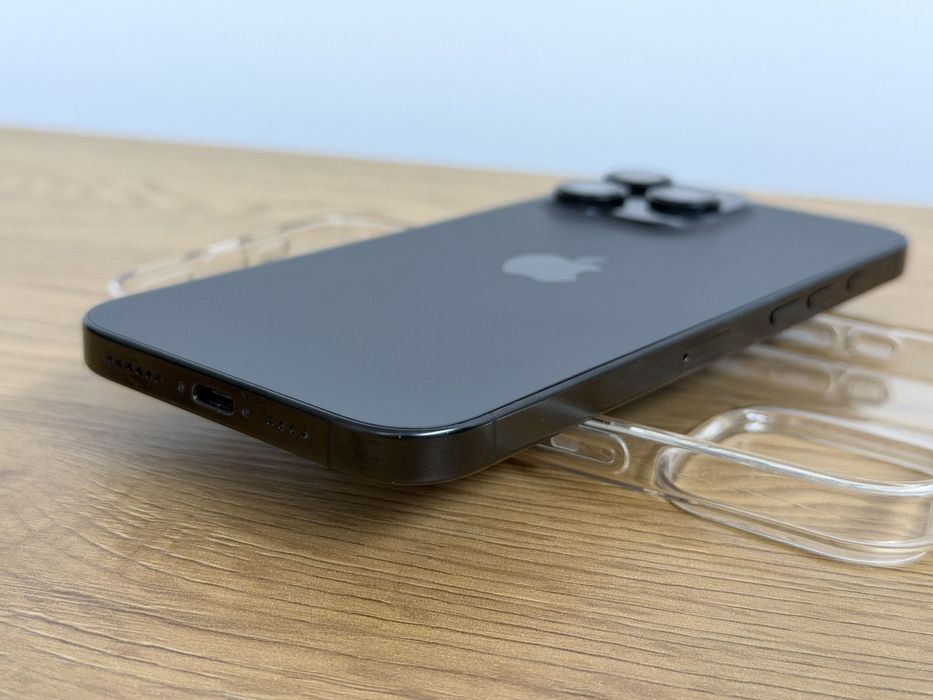 iPhone 16 Pro Max 256GB – Black Titanium
