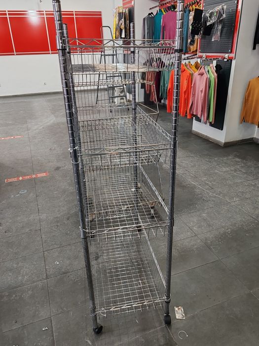 Suporți haine,rafturi