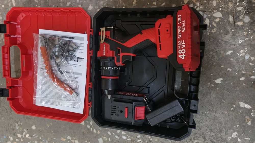 Шуруповерт в кейсе