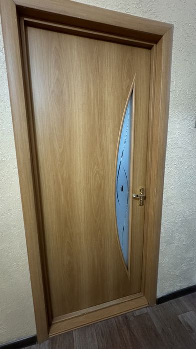 Продам межкомнатный дверь