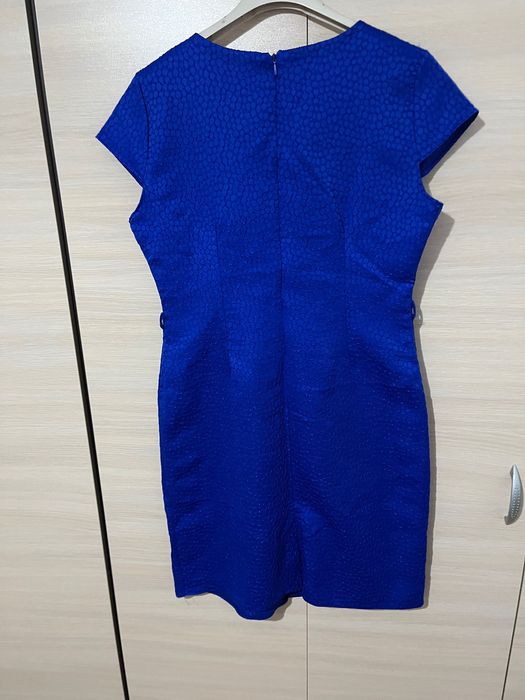 Къса официална рокля