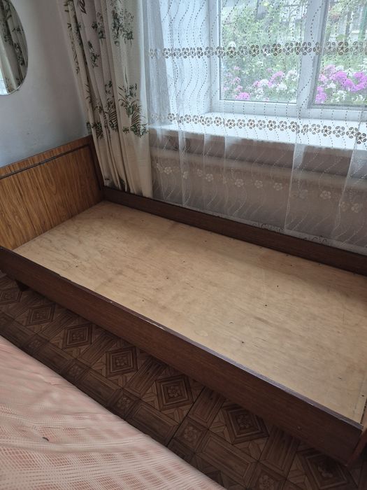 Продам кровать. 15000. Крепкая