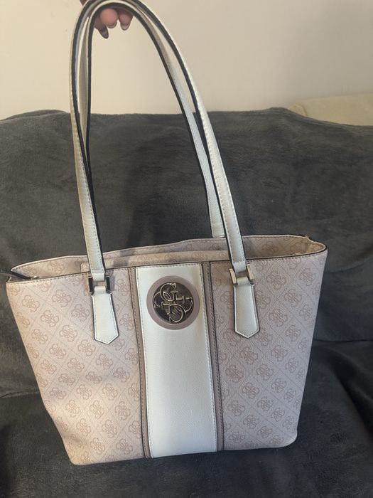 Дамска чанта Guess