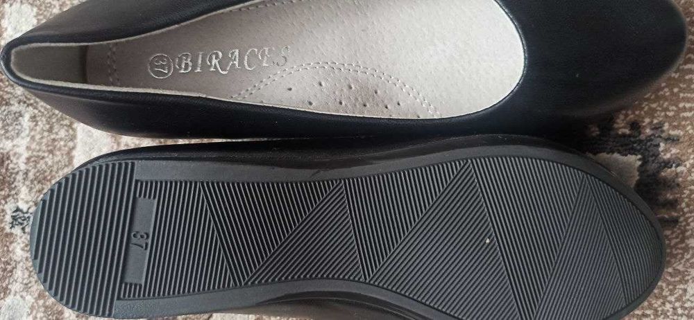 Продам обувь для девочки новая