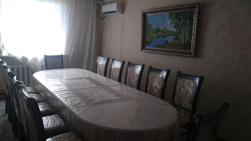 Стол орындығымен сатылады