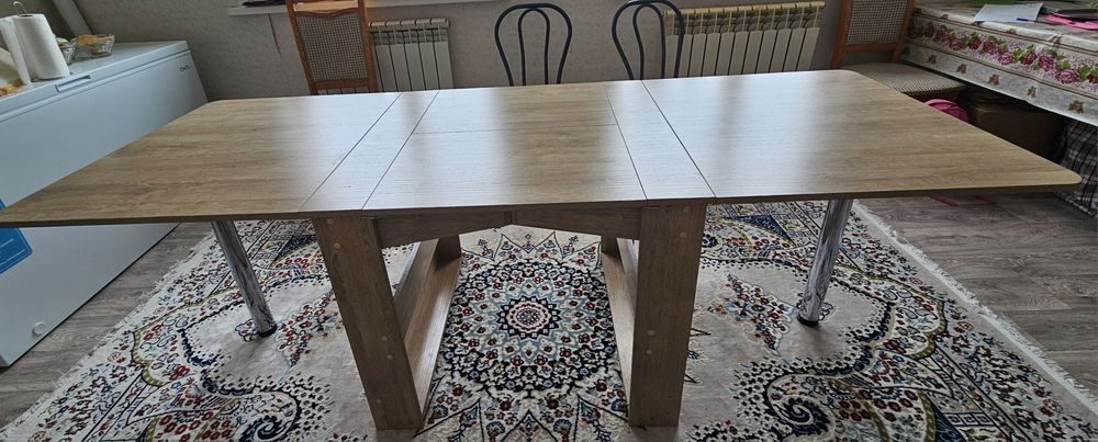 Продам обеденный стол