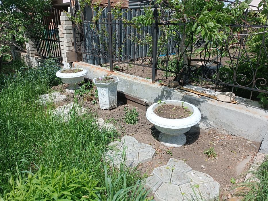 Продам вазоны, клумбы, цветник
