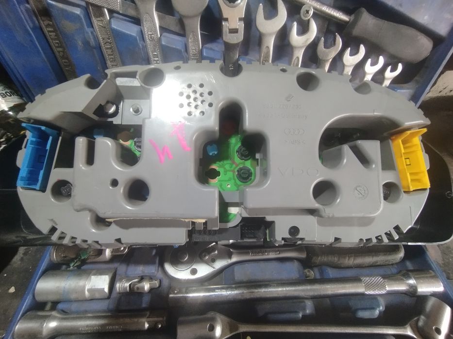 Щиток приборов Ауди