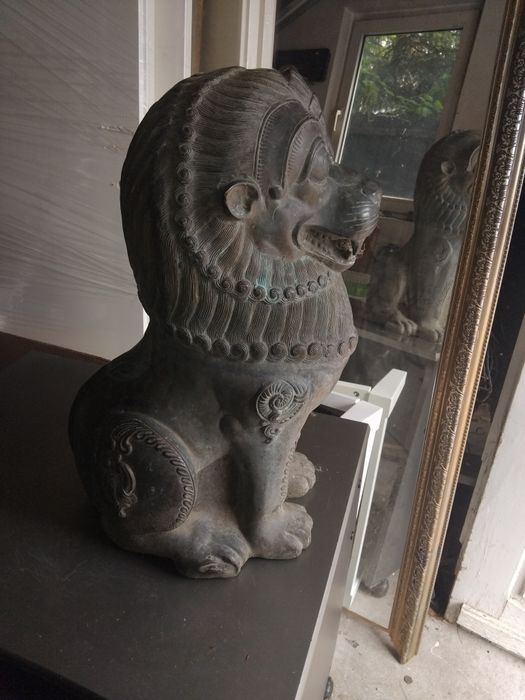 Vând statuie leu
