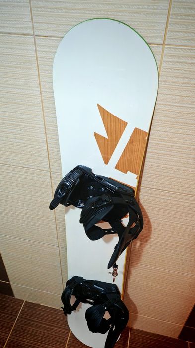 Placa snowboard 155 cm illusion -legaturi boots noi , burton