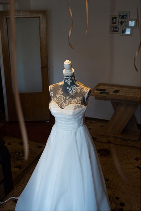 Vand rochie de mireasa