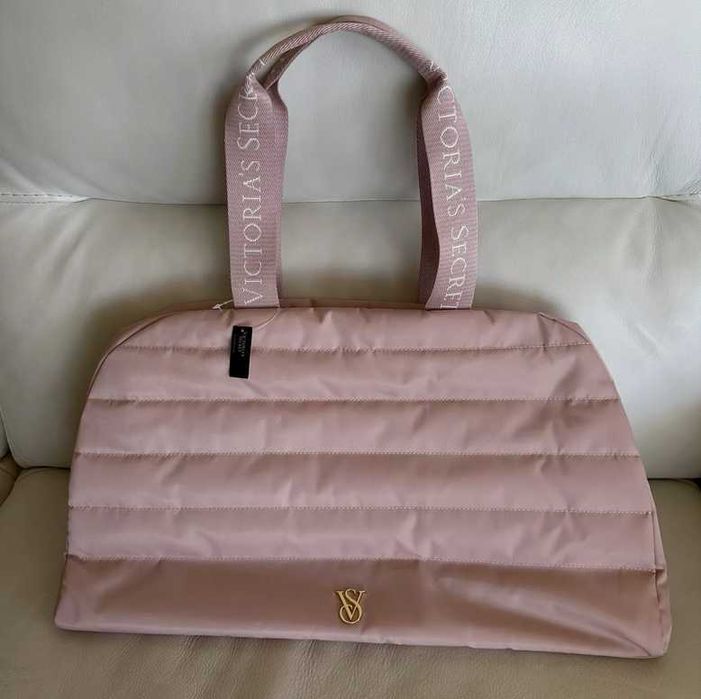 Victoria’s Secret Duffle Bag голяма чанта с метално златисто лого