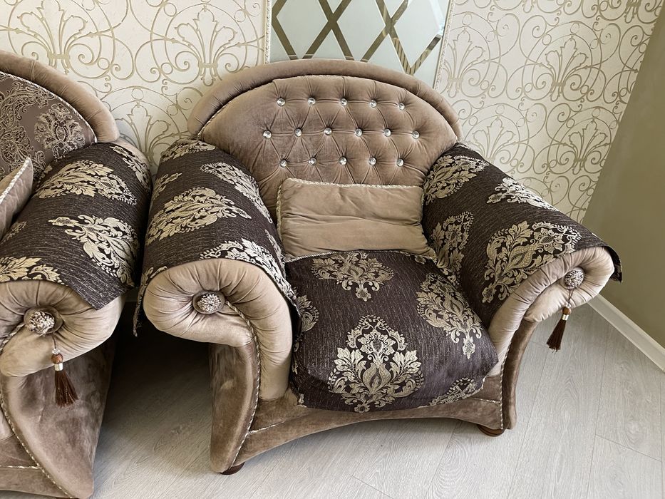 Диван СРОЧНО в отличном состоянии