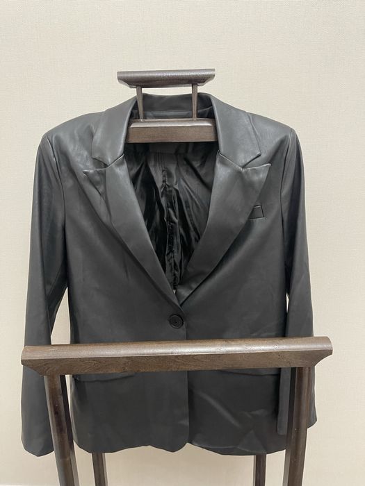 продам пиджаки (очень дешево )